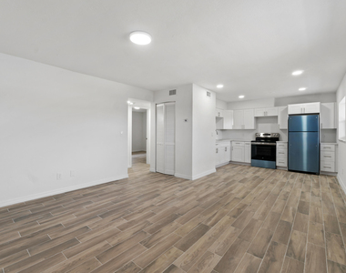 1301 Emerald Terrace - Photo Thumbnail 13