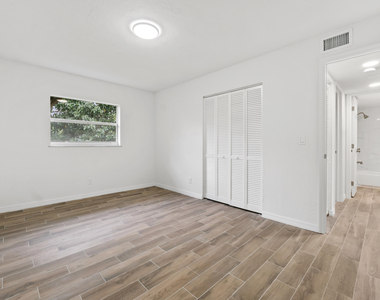 1301 Emerald Terrace - Photo Thumbnail 12