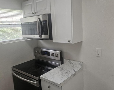 505 Nw 16th Avenue - Photo Thumbnail 3