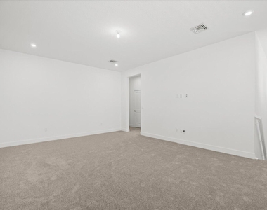 890 Sw Newfield Avenue - Photo Thumbnail 25