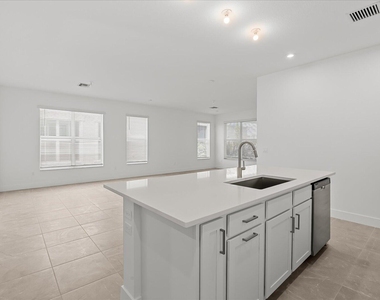 890 Sw Newfield Avenue - Photo Thumbnail 15