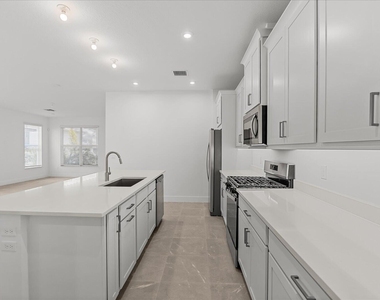 890 Sw Newfield Avenue - Photo Thumbnail 13