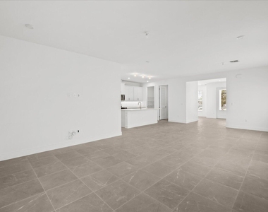 890 Sw Newfield Avenue - Photo Thumbnail 10