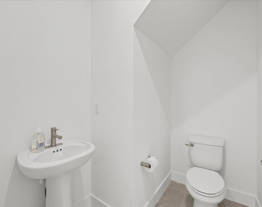 890 Sw Newfield Avenue - Photo Thumbnail 17