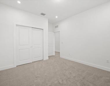 890 Sw Newfield Avenue - Photo Thumbnail 28