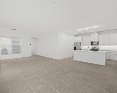 890 Sw Newfield Avenue - Photo Thumbnail 9