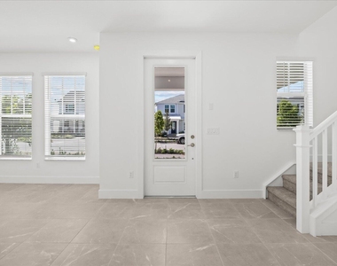 890 Sw Newfield Avenue - Photo Thumbnail 4