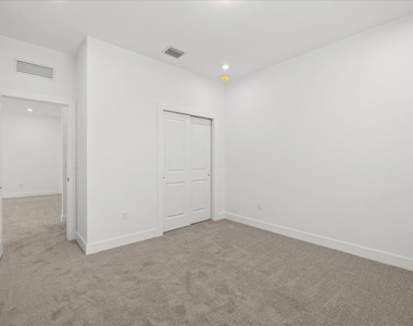 890 Sw Newfield Avenue - Photo Thumbnail 32
