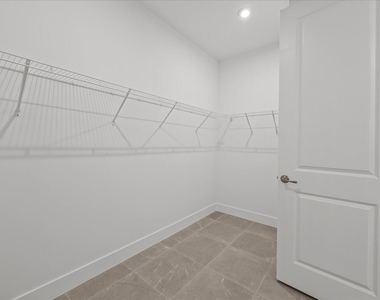 890 Sw Newfield Avenue - Photo Thumbnail 23