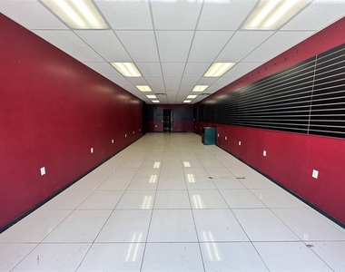 317 White Street - Photo Thumbnail 2