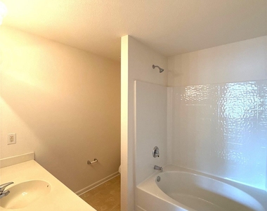 4606 Kingsland Court - Photo Thumbnail 11