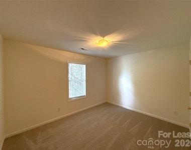 4606 Kingsland Court - Photo Thumbnail 12