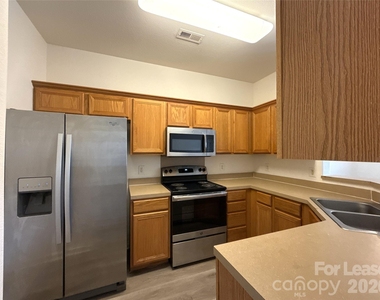 4606 Kingsland Court - Photo Thumbnail 6