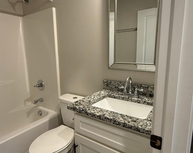 404 S Rose Avenue - Photo Thumbnail 12