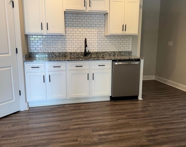 404 S Rose Avenue - Photo Thumbnail 3