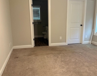 404 S Rose Avenue - Photo Thumbnail 5