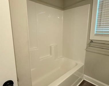 404 S Rose Avenue - Photo Thumbnail 9