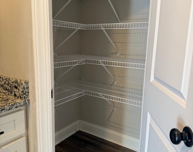 404 S Rose Avenue - Photo Thumbnail 10