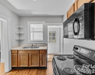 1936 Garibaldi Avenue - Photo Thumbnail 7