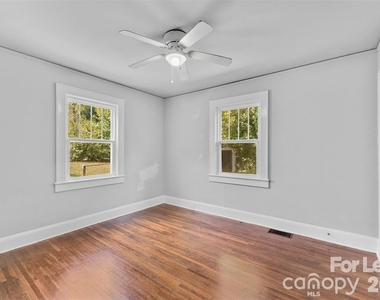 1936 Garibaldi Avenue - Photo Thumbnail 4