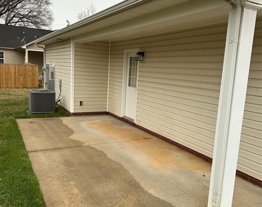 708 E Catawba Street - Photo Thumbnail 10