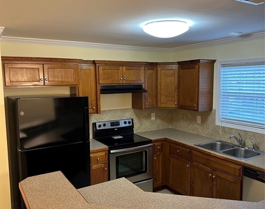 708 E Catawba Street - Photo Thumbnail 1