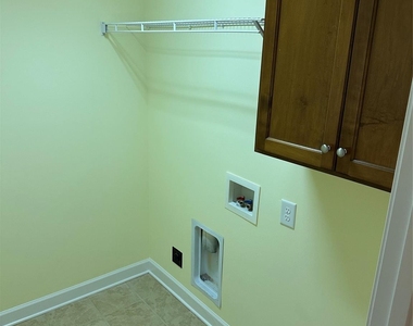 708 E Catawba Street - Photo Thumbnail 6