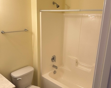 708 E Catawba Street - Photo Thumbnail 4