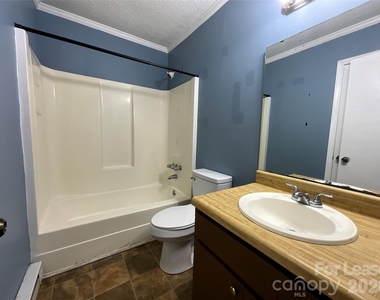 1380 Fairley Avenue - Photo Thumbnail 10