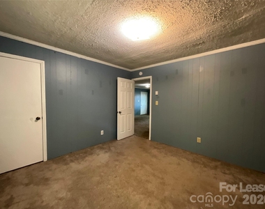 1380 Fairley Avenue - Photo Thumbnail 12
