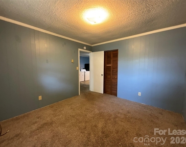 1380 Fairley Avenue - Photo Thumbnail 7