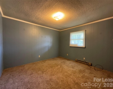 1380 Fairley Avenue - Photo Thumbnail 6