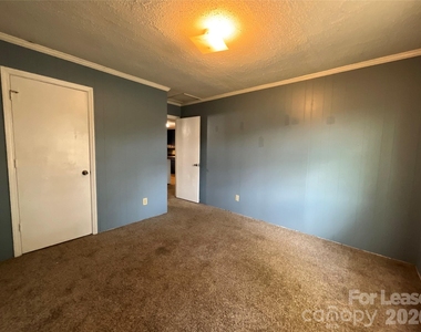 1380 Fairley Avenue - Photo Thumbnail 9