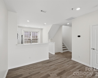 6621 Tor Drive - Photo Thumbnail 9