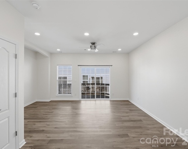 6621 Tor Drive - Photo Thumbnail 7