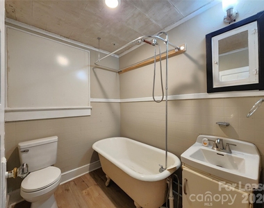 907 S Jackson Street - Photo Thumbnail 9