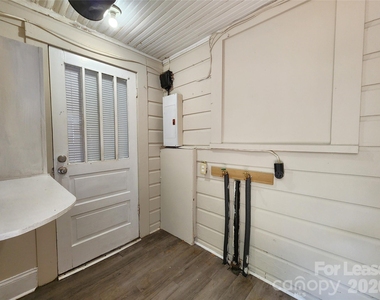 907 S Jackson Street - Photo Thumbnail 10