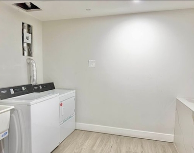 727 Dekalb Avenue - Photo Thumbnail 12