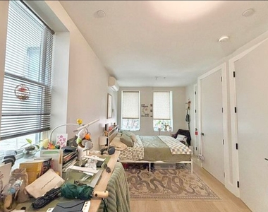 727 Dekalb Avenue - Photo Thumbnail 2