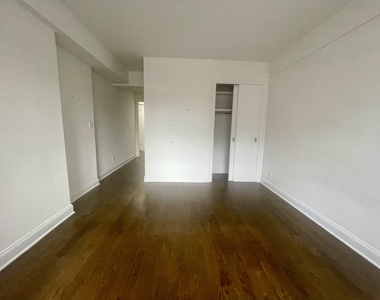 East 57th Street - Photo Thumbnail 10