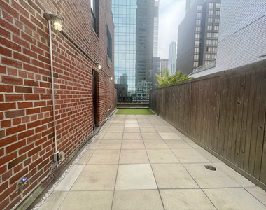 East 57th Street - Photo Thumbnail 4