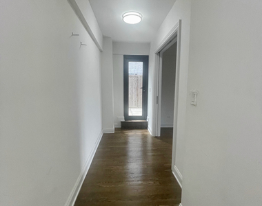 East 57th Street - Photo Thumbnail 11