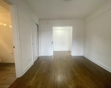 East 57th Street - Photo Thumbnail 13