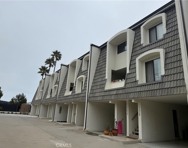 11940 Oceanaire Lane - Photo Thumbnail 38