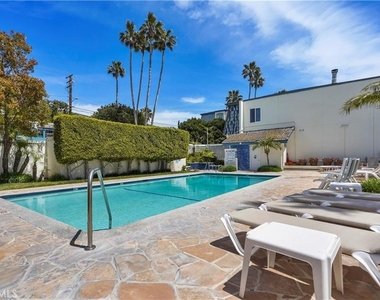 11940 Oceanaire Lane - Photo Thumbnail 23