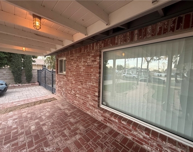 16823 Simonds Street - Photo Thumbnail 2