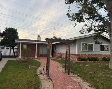 16823 Simonds Street - Photo Thumbnail 4