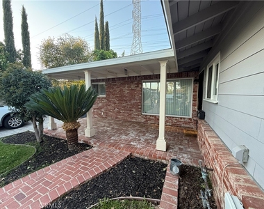 16823 Simonds Street - Photo Thumbnail 6