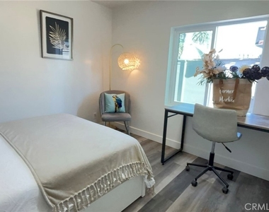 1280 W 37th Place - Photo Thumbnail 2