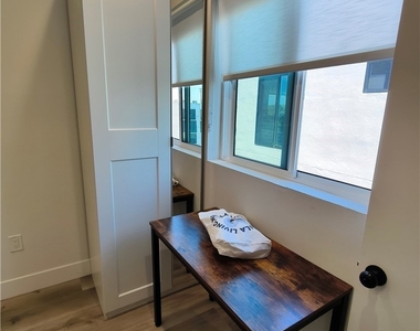 3020 S Normandie Street - Photo Thumbnail 4